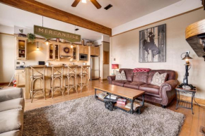 Vintage Downtown Laramie Apartment with Deck!